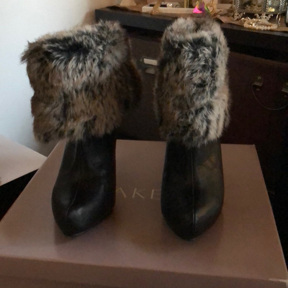 Bakers furry black boots
